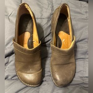 Born brown leather clogs. Size 8.5
